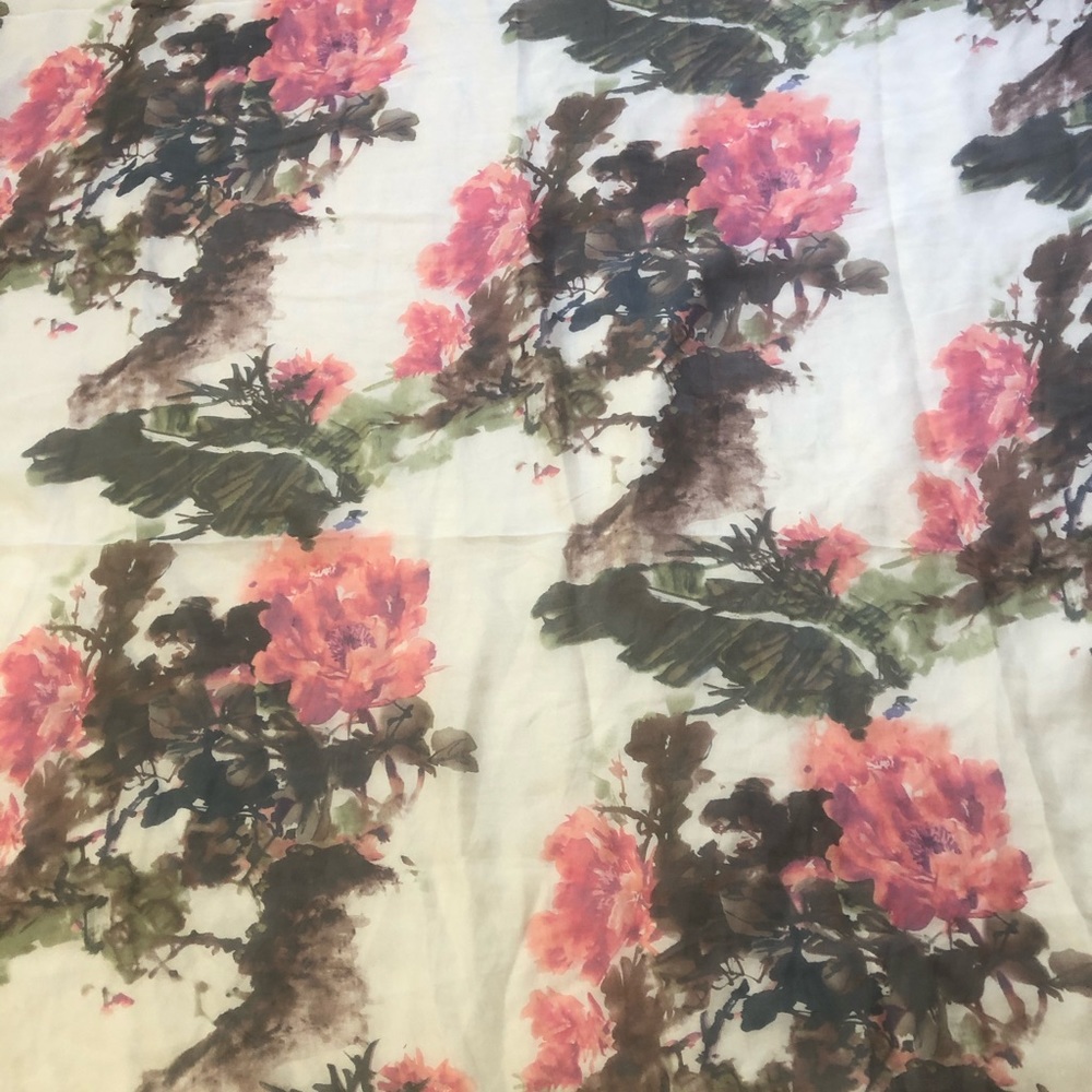 Sheer scarf. - Picture 3 of 4